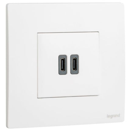 281210MWLegrandشاحن USB ماليا سينسز بمعيار 30W مع Power Delivery من نوع C