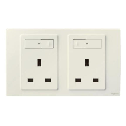 281519MWLegrandماليا سينسيس مخرج مزدوج 13A أبيض