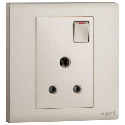 MEC32044CHLegrandمقبس كهربائي موصول بمفتاح أوبريا أحادي الفتحة BS 5A لون شمبانيا