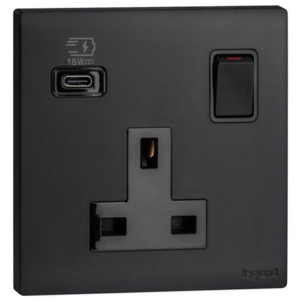 MEC33093BLLegrandأوبريا 1 جانج BS 13A مقبس كهربائي مع مفتاح USB Type-C 18W أسود مات