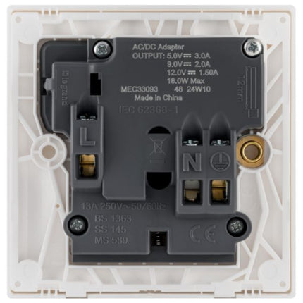 MEC33093WHLegrandأوبريا موصل كهربائي أحادي 13A مع شاحن USB من النوع C 18W لون أبيض مات