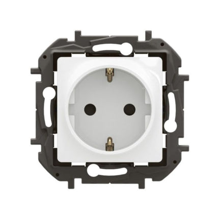 NP3122WHLegrandمقبس نيلوه 2P+E شوكو 16A 250V أبيض مدمج