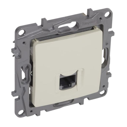 764673Legrandمقبس نيلوي RJ45 فئة 6 UTP بـ 9 جهات عاجي من ليجراند