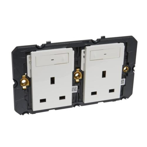 574266Legrandأرتيور مع نيتاتمو - مقبس طاقة ذكي قابل للتحويل 2G BS13 أبيض
