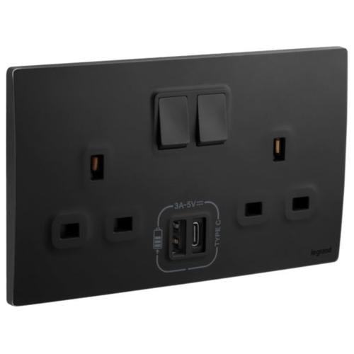 281136MBLegrandماليا سينسز مقبس كهربائي بريطاني معياري ثنائي 13 أمبير مع شاحن USB