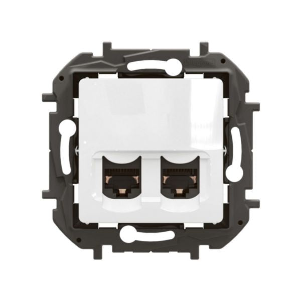 NP4332WHLegrandمقبس نيلوه المزدوج RJ45 Cat6A FTP أبيض مثبت بالفلاش