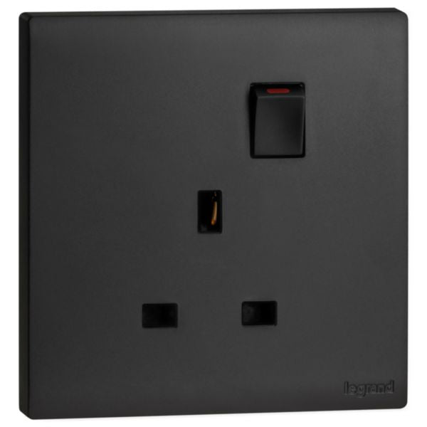 MEC32039BLLegrandمقبس أوبريا أحادي الفتحة BS 13A ثنائي القطب مع مفتاح - أسود مات