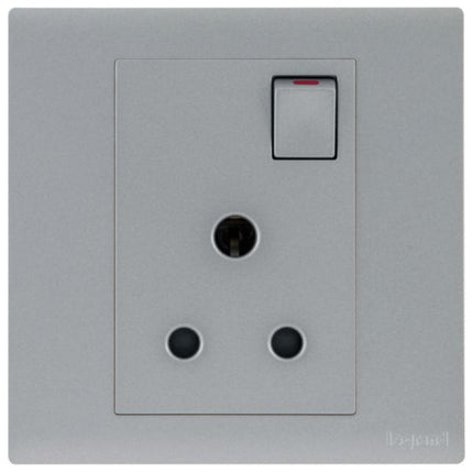 MEC32044SLLegrandمنفذ كهربائي Obria بمفتاح واحد BS 5A فضي داكن