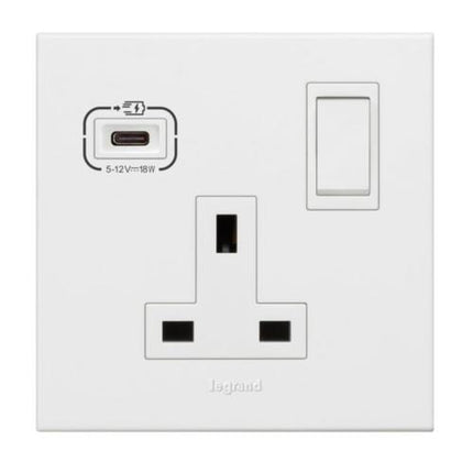 572129ALegrandأرتيور - مقبس كهربائي أحادي القطب مع شاحن USB C بقوة 18 واط