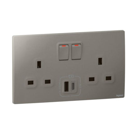281137DSLegrandمآخذ كهربائية ثنائية مراقبة ماليا سينسز مع منافذ USB 27W