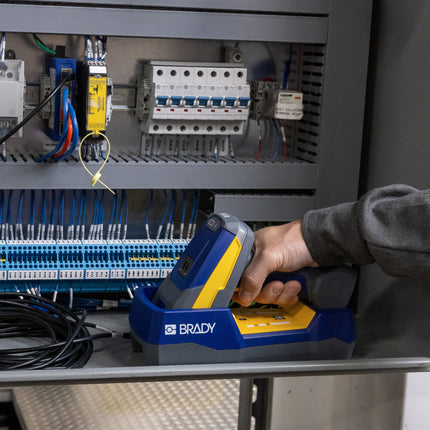 V3200 Wireless Barcode Reader with V1400 Cradle and Accessories Kit UK